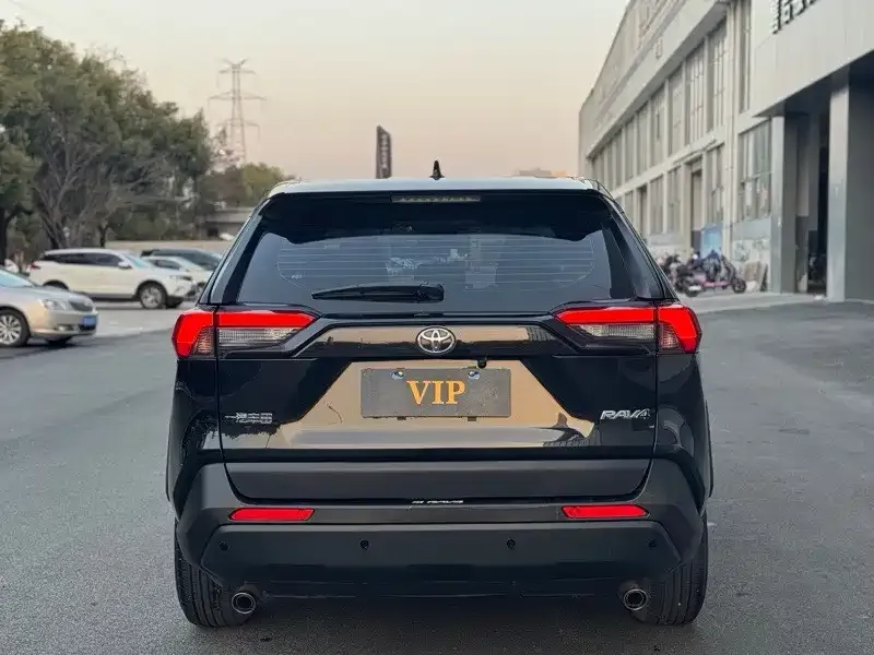 Toyota RAV4 — фото 2