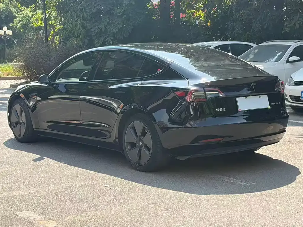 Tesla Model 3 — фото 6