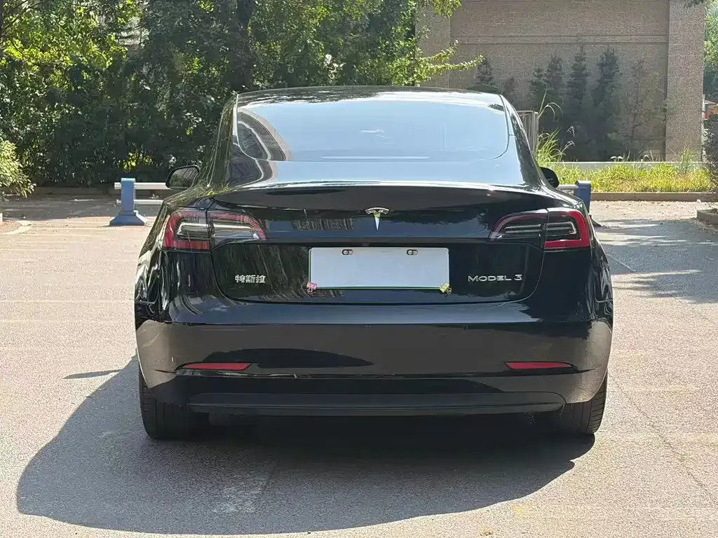 Tesla Model 3 — фото 7