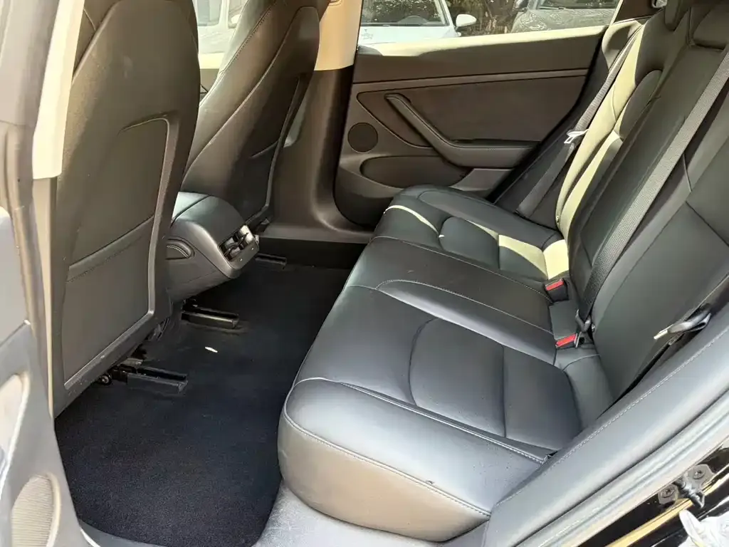 Tesla Model 3 — фото 4