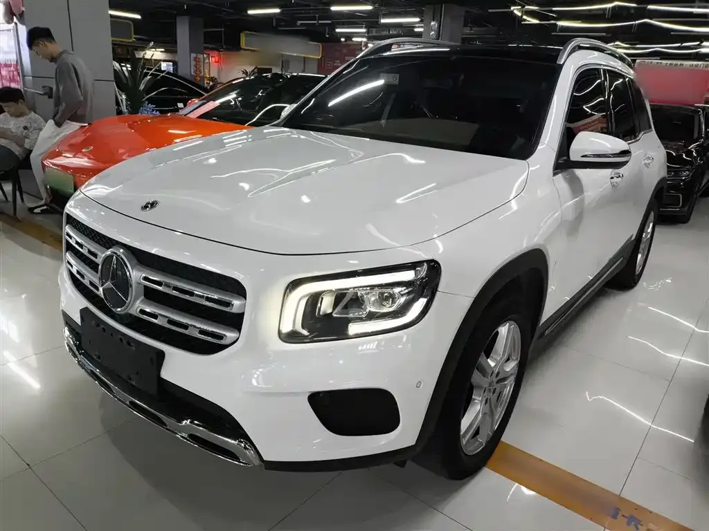Mercedes-Benz GLB — фото 1