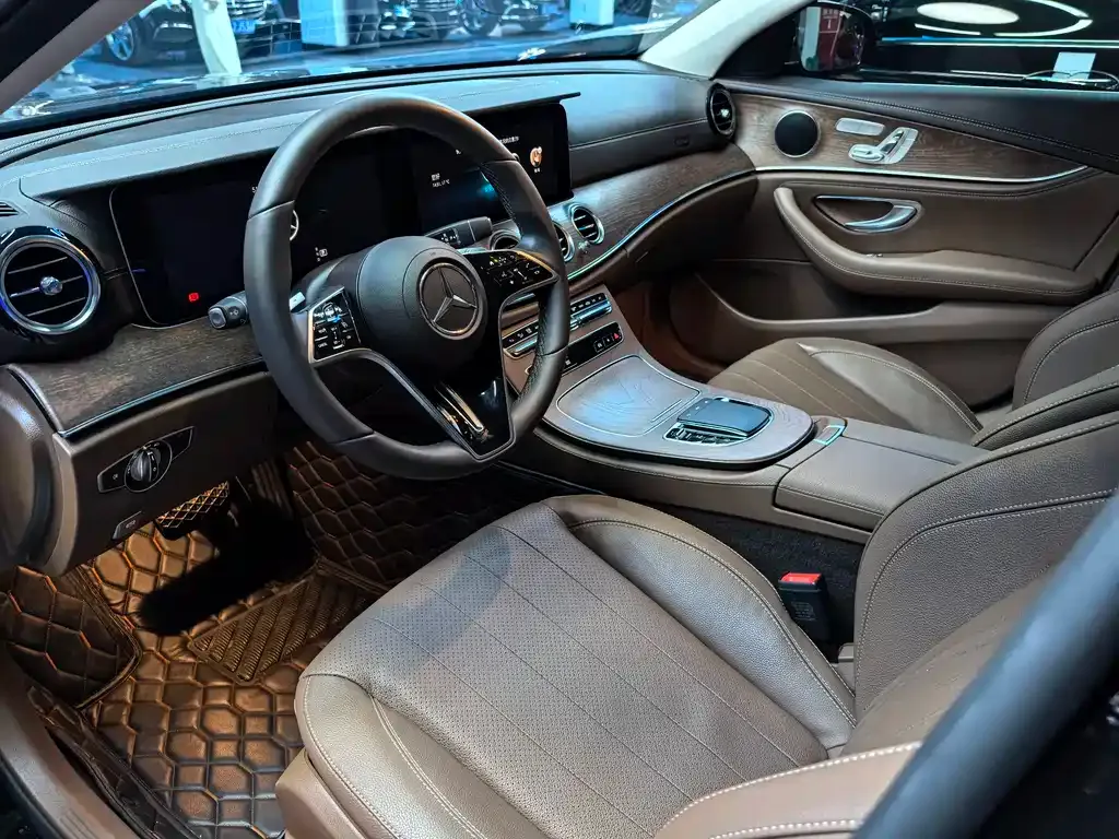 Mercedes-Benz E-Class — фото 10