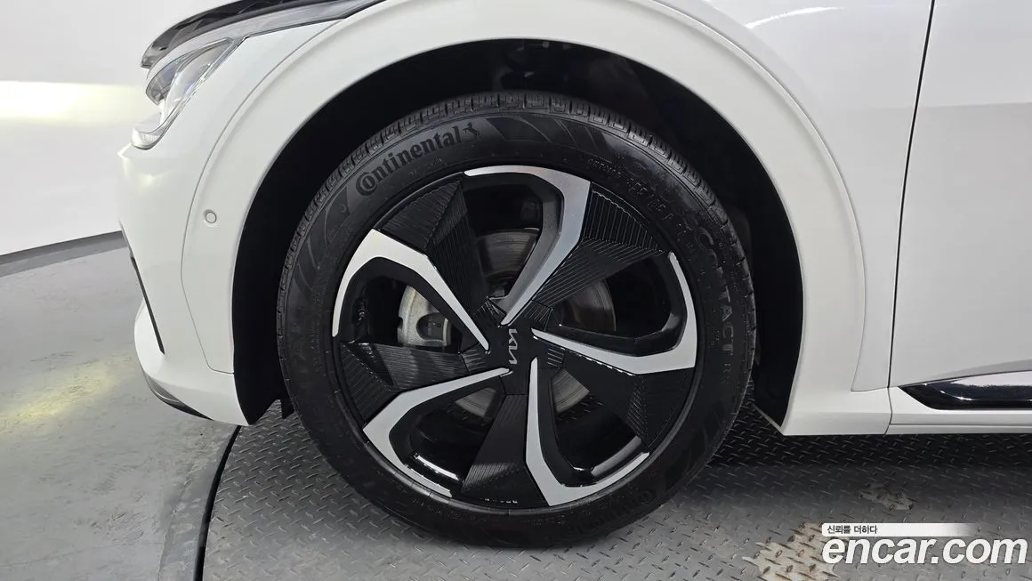 Kia EV6 — фото 10