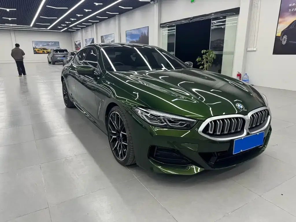BMW 8 Series — фото 2