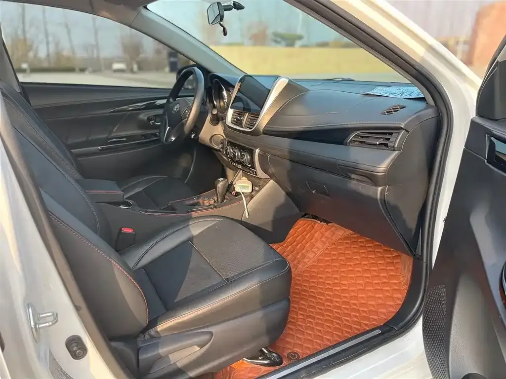 Toyota Yaris L — фото 3