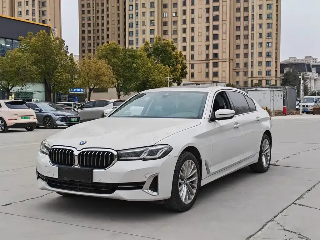 BMW 5 Series — фото 1