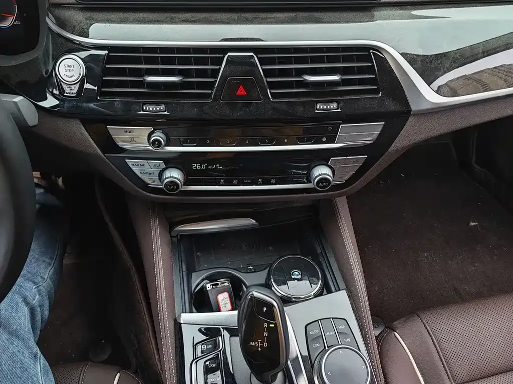BMW 5 Series — фото 10