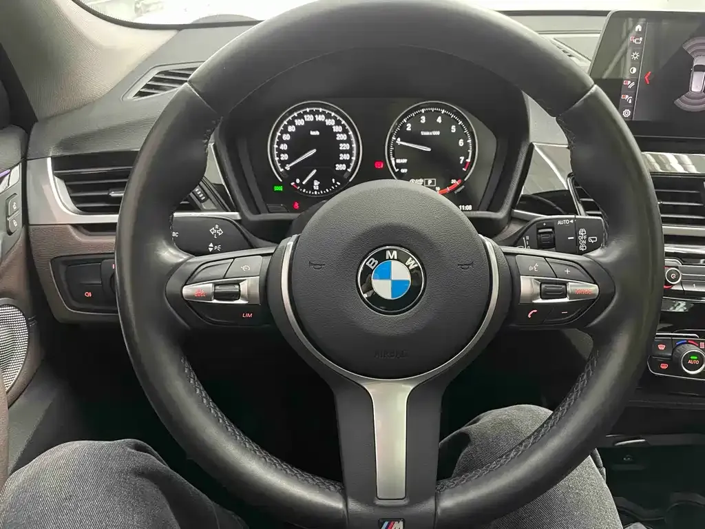 BMW X1 — фото 10