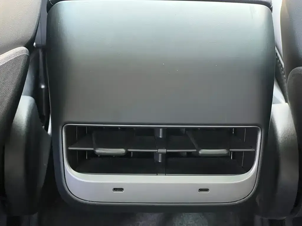 Tesla Model 3 — фото 2
