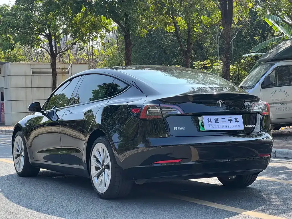 Tesla Model 3 — фото 10