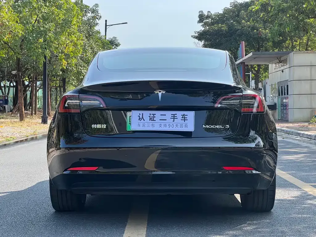 Tesla Model 3 — фото 9