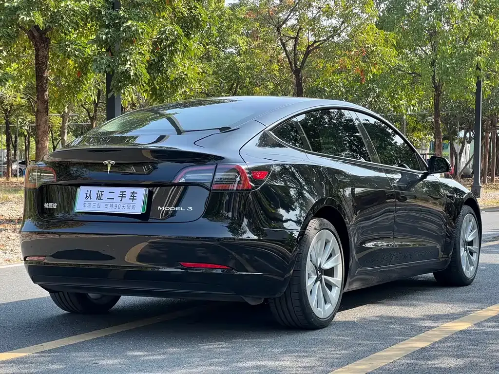 Tesla Model 3 — фото 7