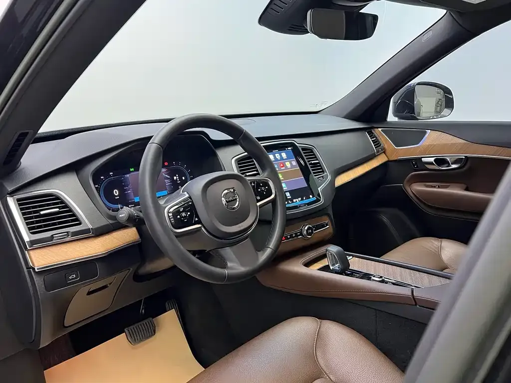 Volvo XC90 — фото 9