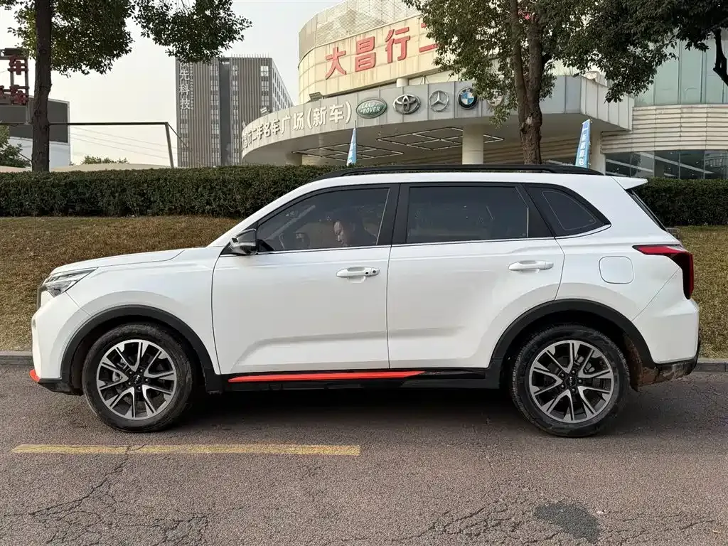 Kia Sportage — фото 8