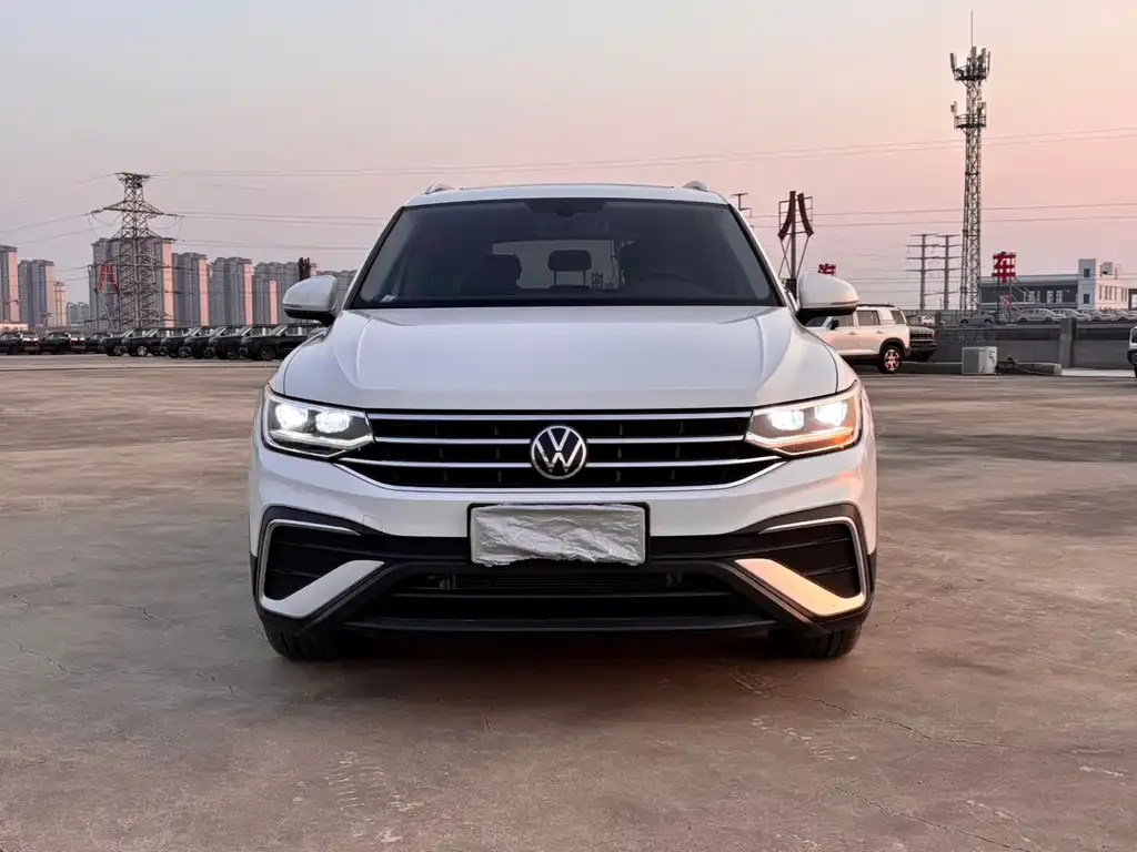 Volkswagen Tiguan L — фото 2