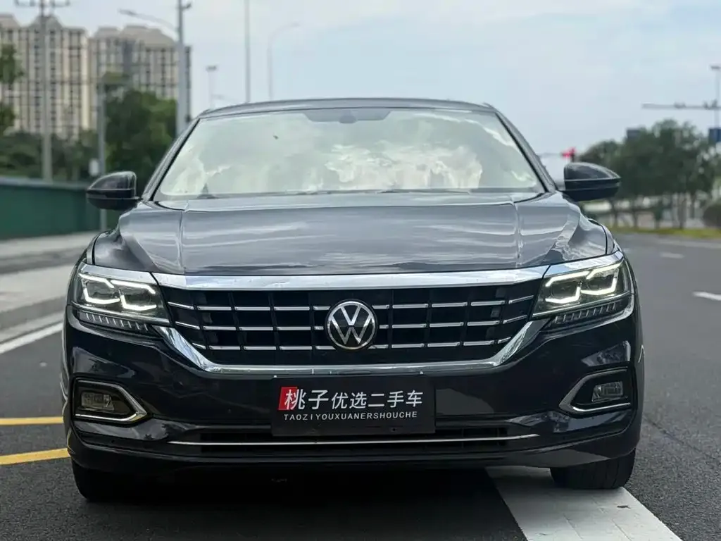 Volkswagen Passat — фото 10