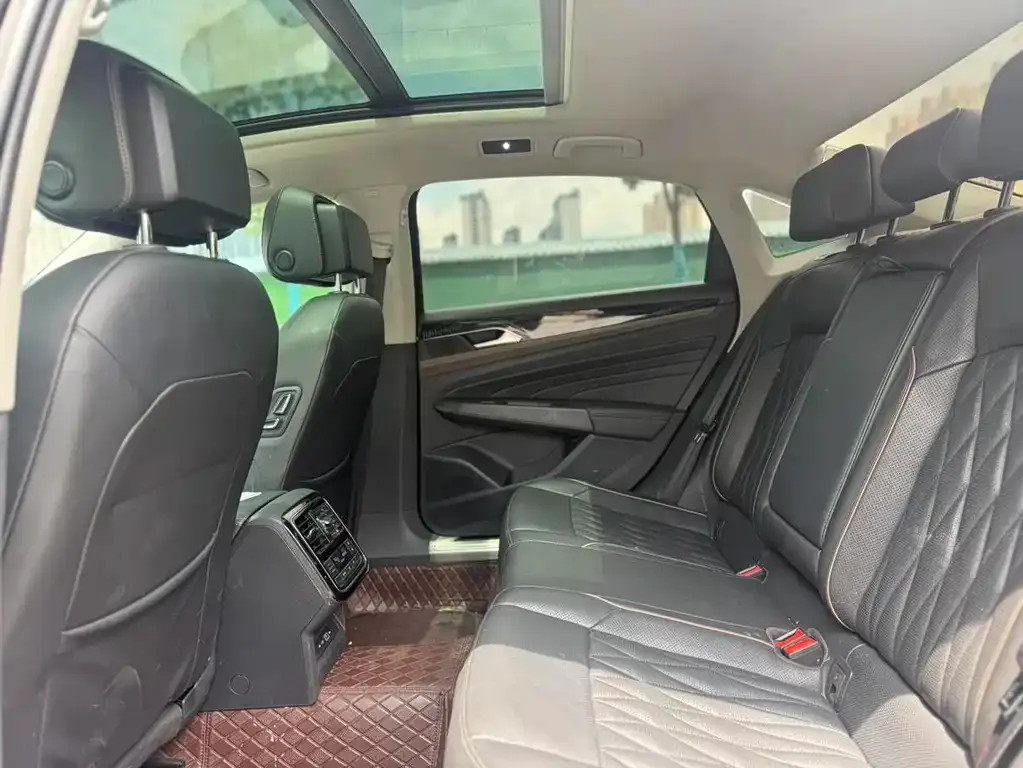 Volkswagen Passat — фото 8