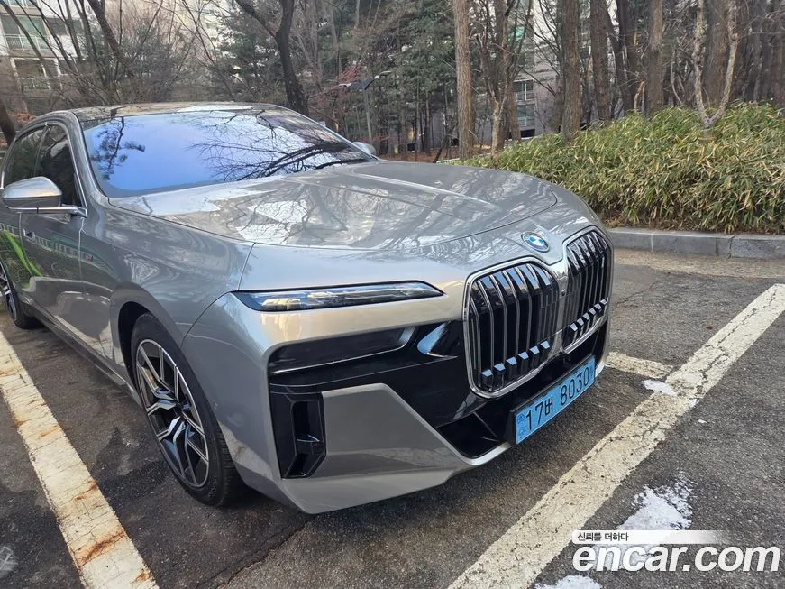 BMW i7 — фото 7