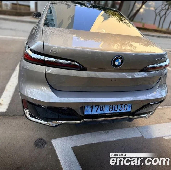 BMW i7 — фото 1
