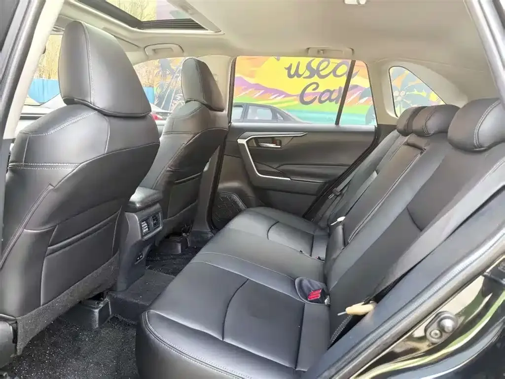 Toyota RAV4 — фото 10