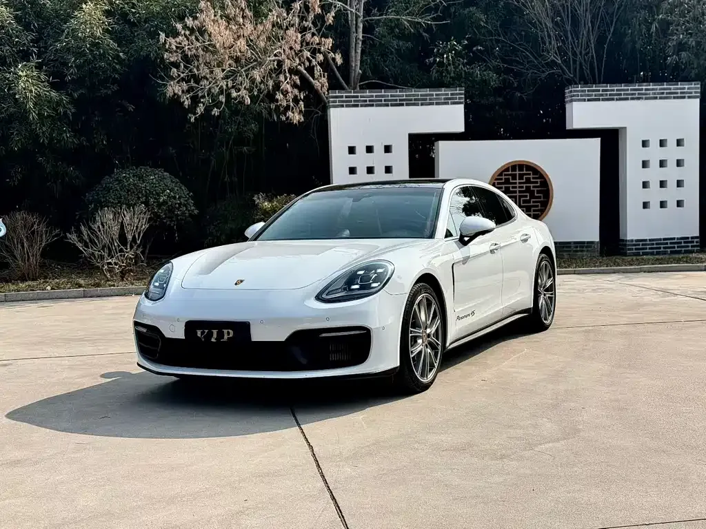 Porsche Panamera — фото 1