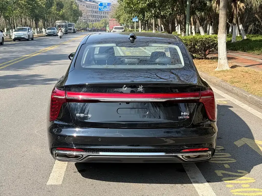 Hongqi H5 — фото 2