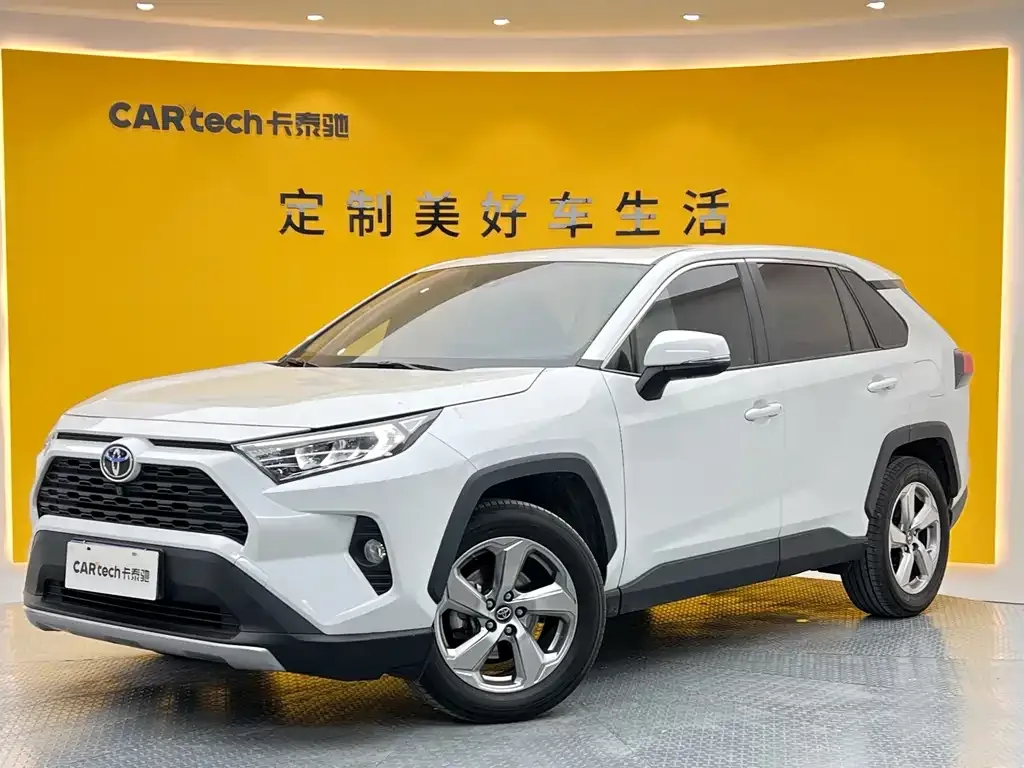 Toyota RAV4 — фото 1