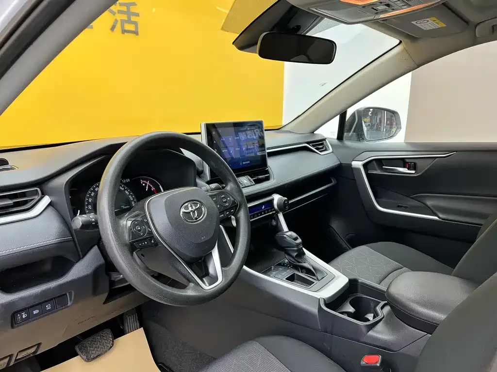 Toyota RAV4 — фото 6