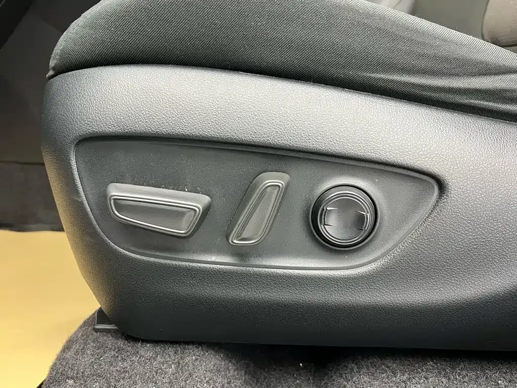Toyota RAV4 — фото 10