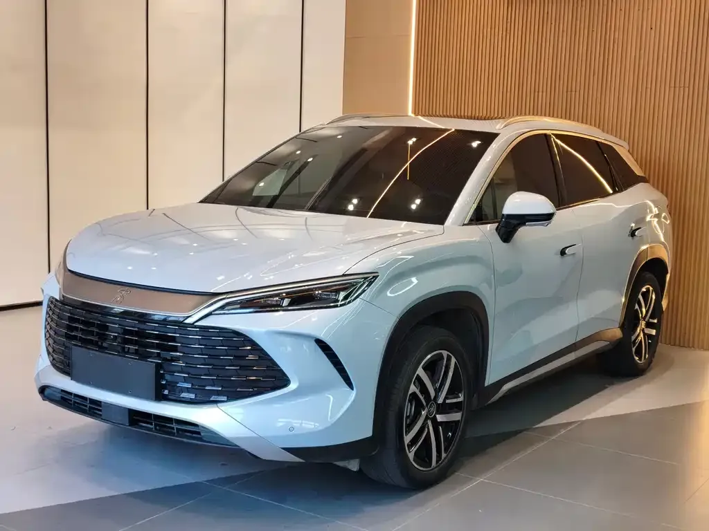 BYD L DM-i — фото 1