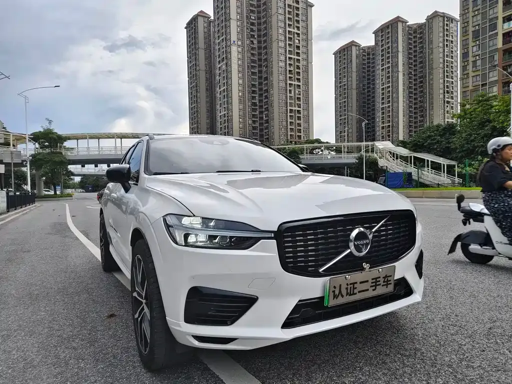 Volvo XC60 PHEV — фото 4