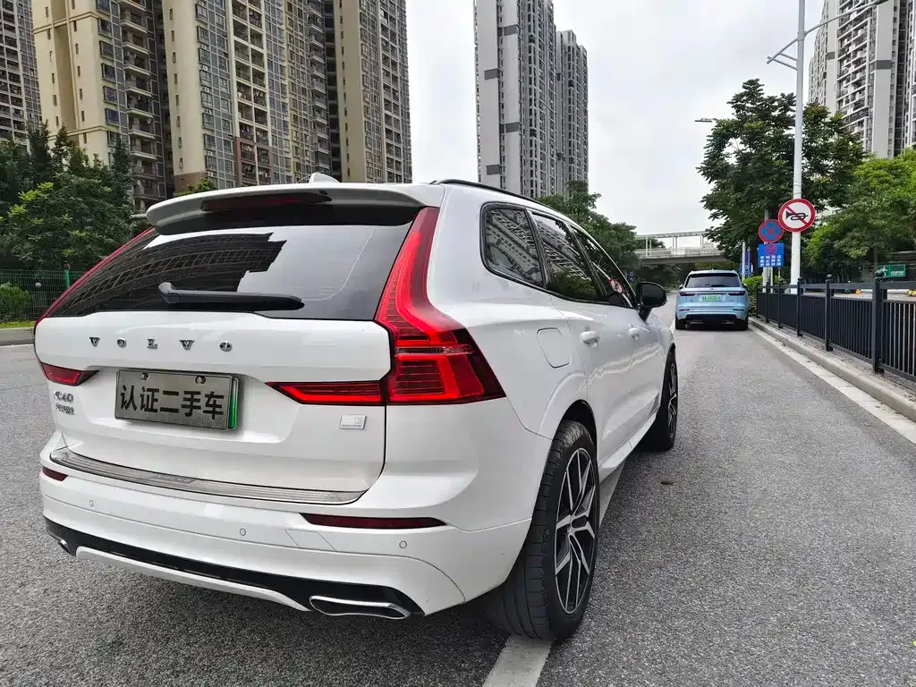 Volvo XC60 PHEV — фото 6