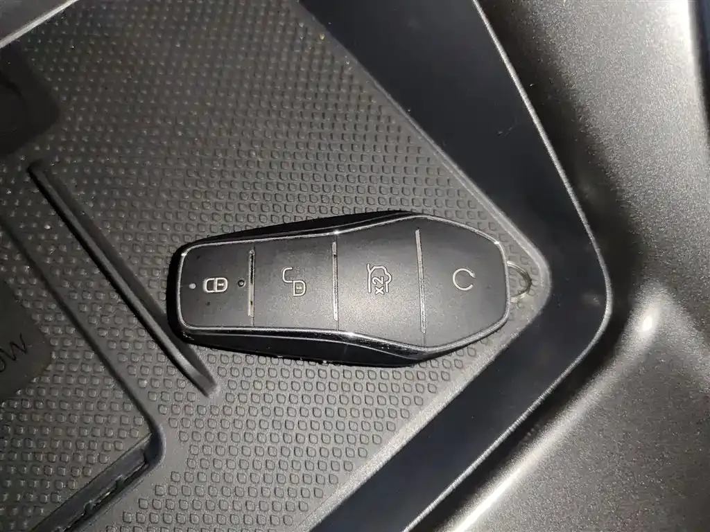 BYD Seal 05 DM-i — фото 9