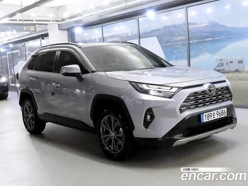 Toyota RAV4 — фото 1