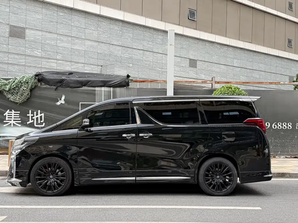 Toyota Alphard — фото 4