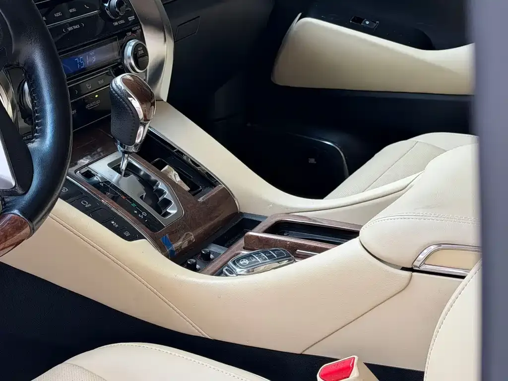 Toyota Alphard — фото 5
