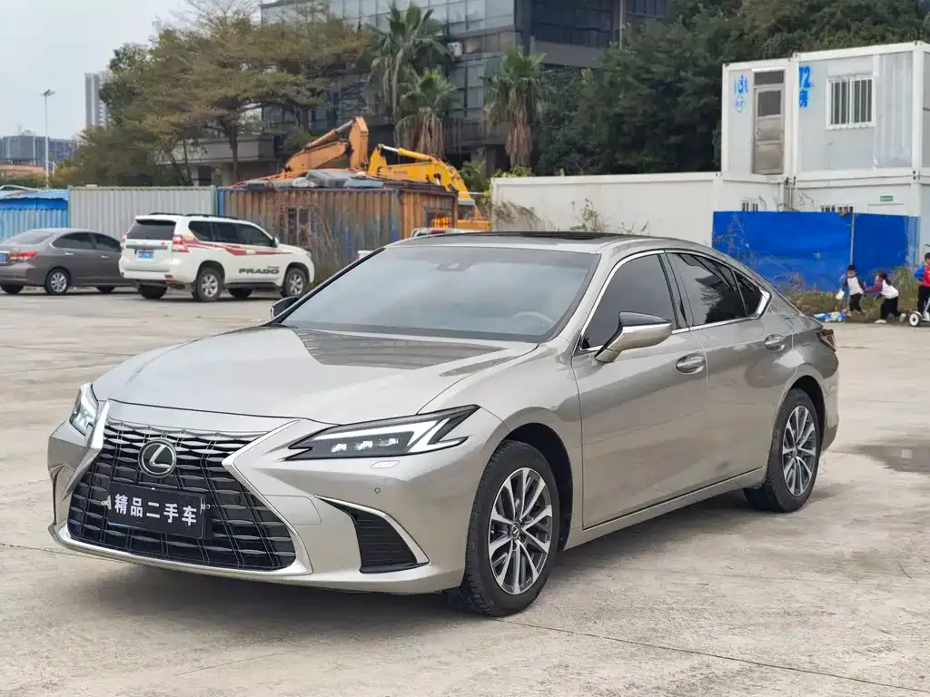 Lexus ES — фото 1