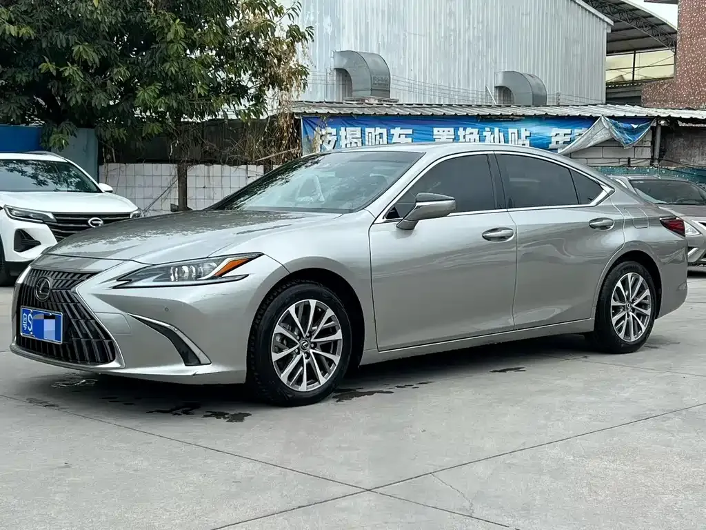 Lexus ES — фото 1