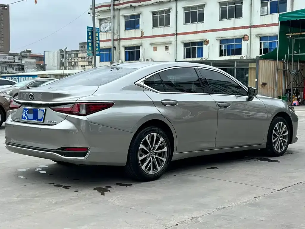 Lexus ES — фото 4