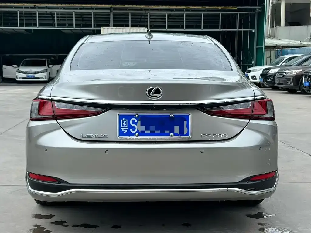 Lexus ES — фото 8