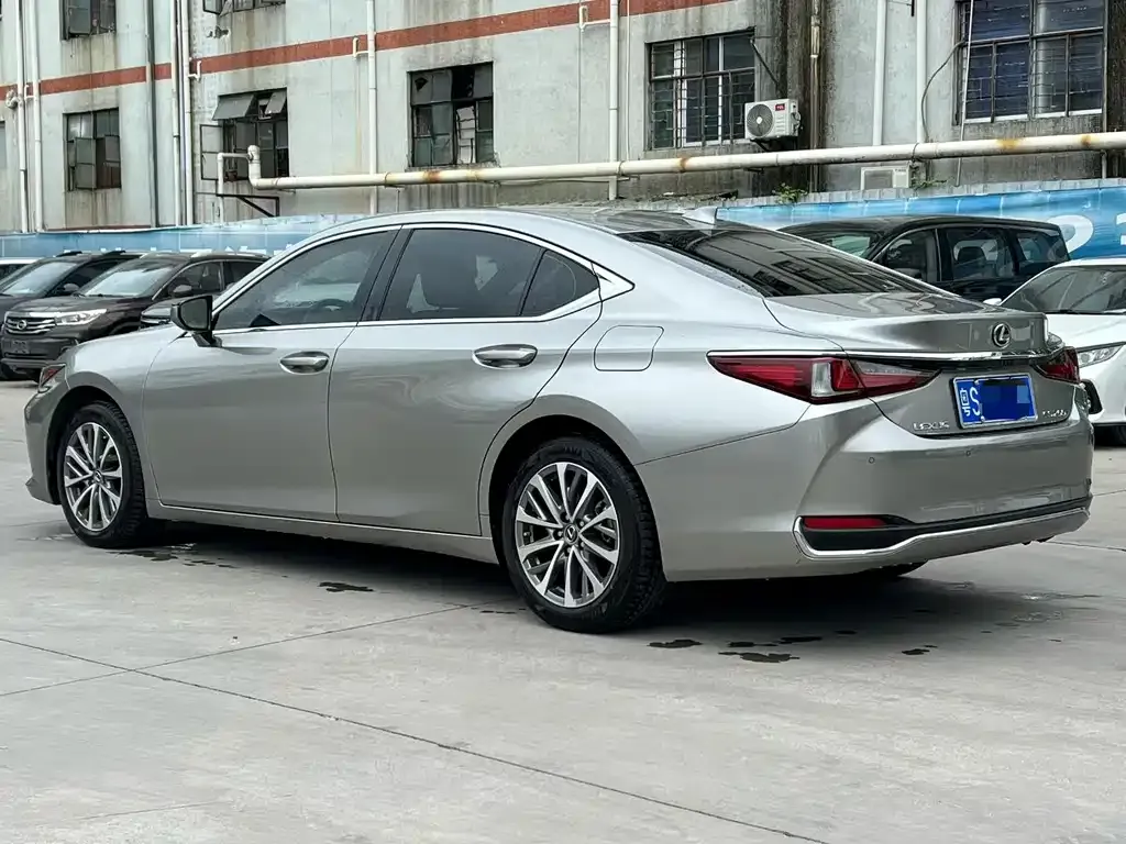 Lexus ES — фото 6