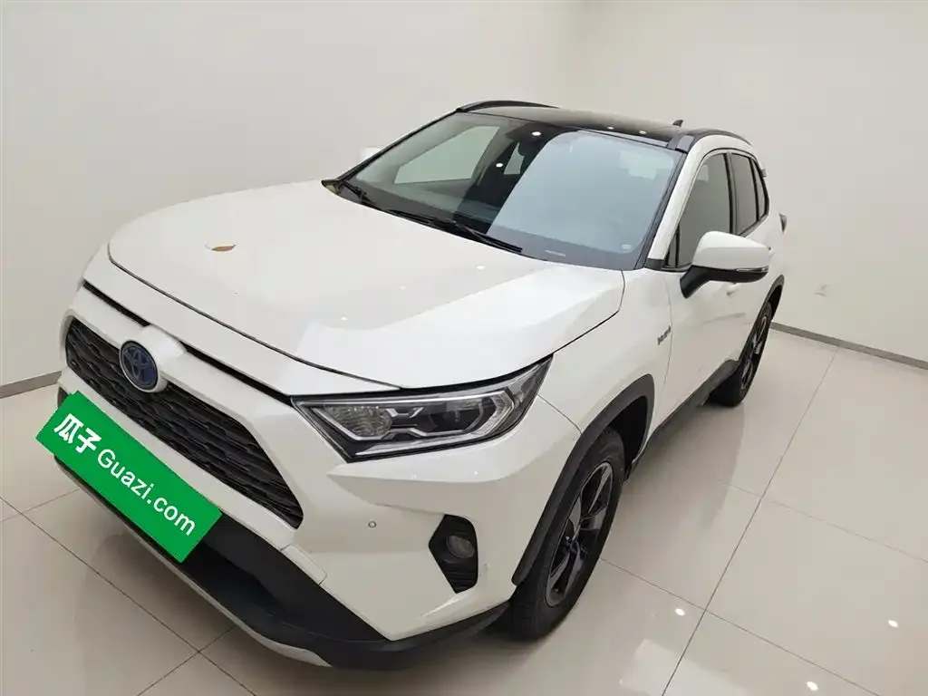 Toyota RAV4 — фото 1