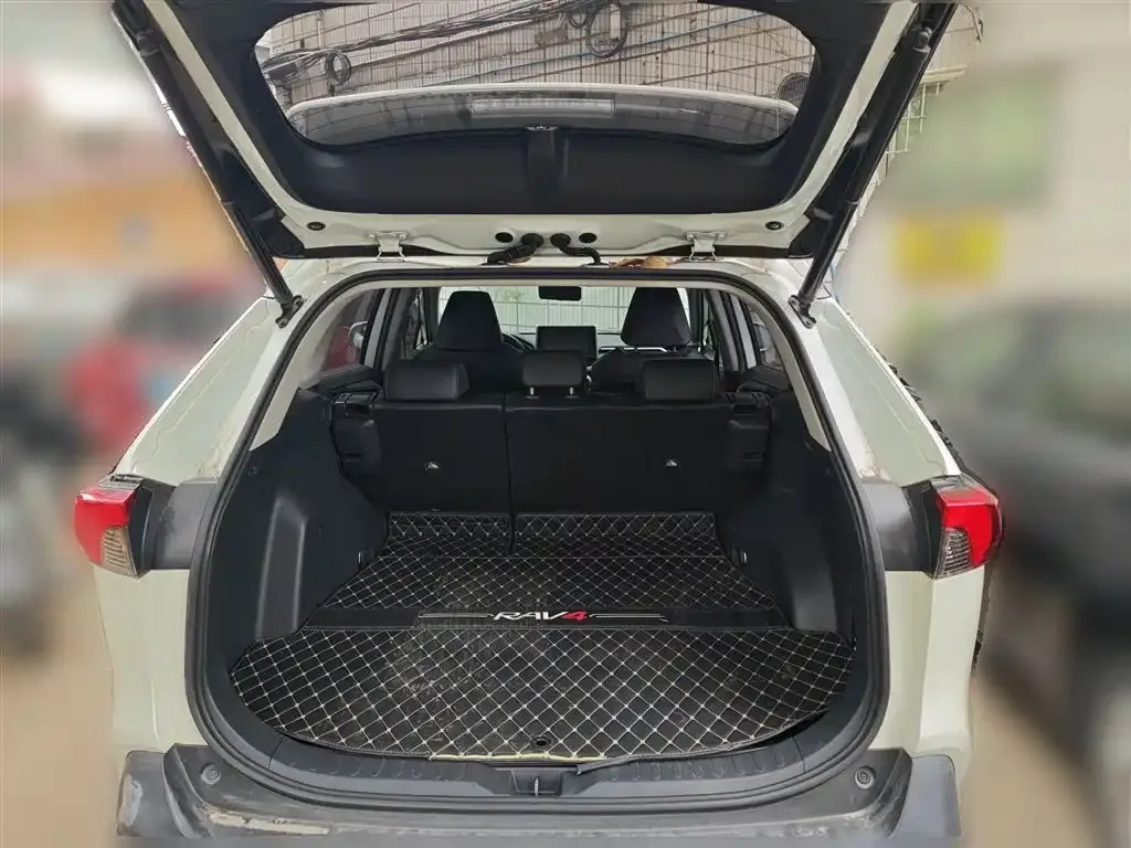 Toyota RAV4 — фото 4