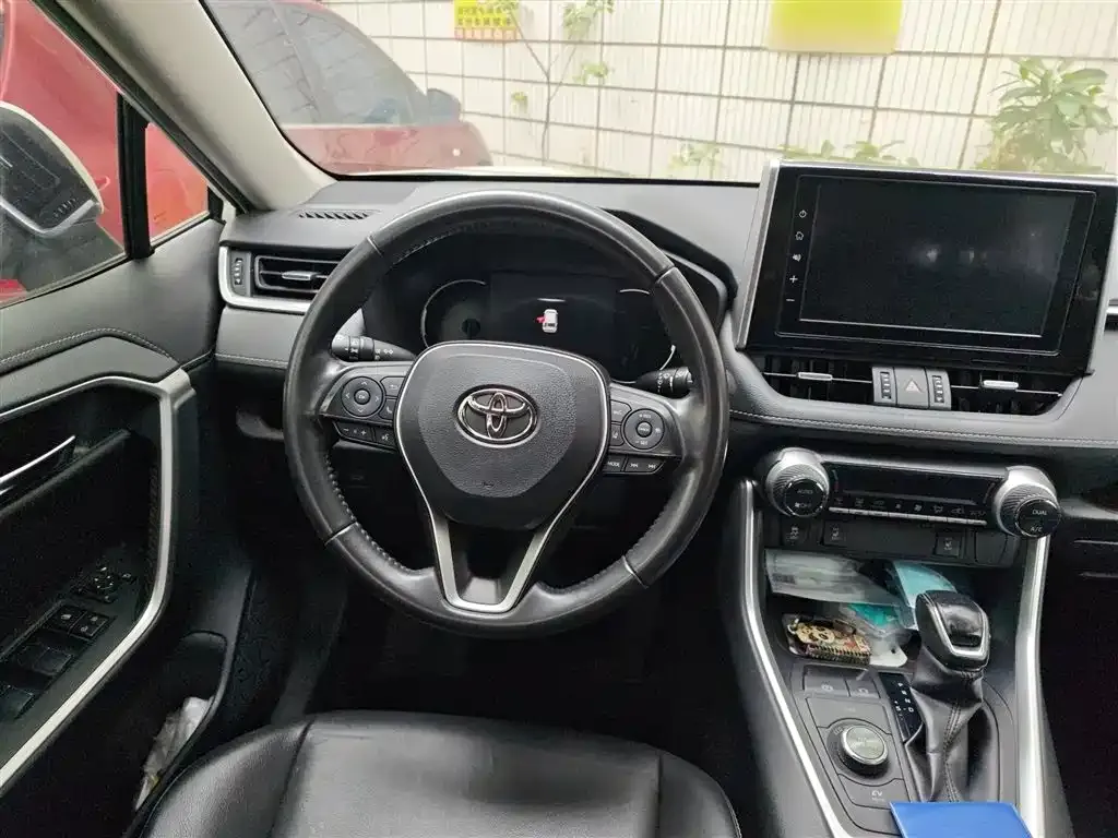 Toyota RAV4 — фото 6
