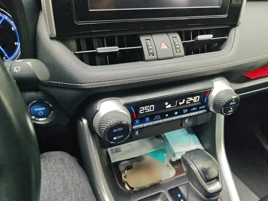 Toyota RAV4 — фото 10
