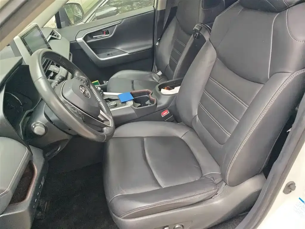 Toyota RAV4 — фото 7