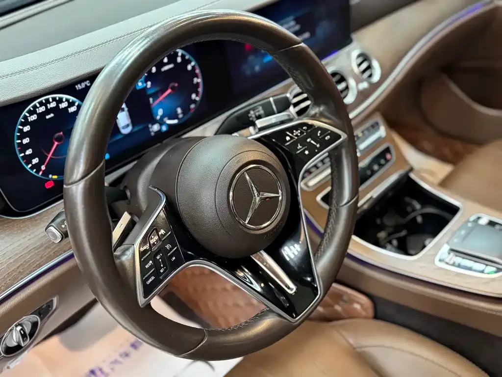 Mercedes-Benz E-Class — фото 8