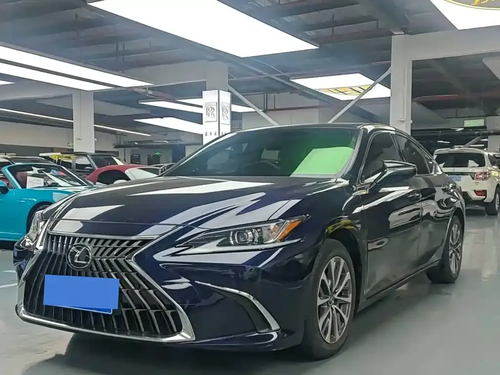 Lexus ES — фото 1