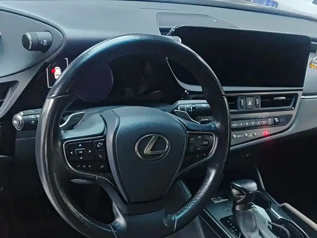 Lexus ES — фото 10