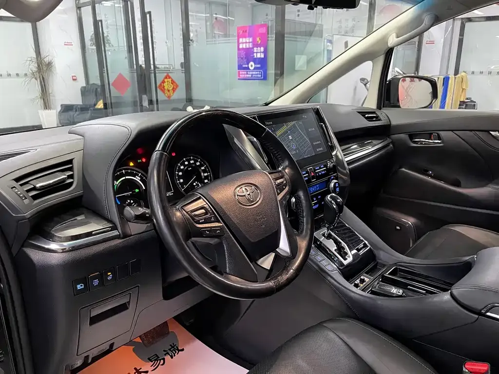 Toyota Vellfire — фото 7